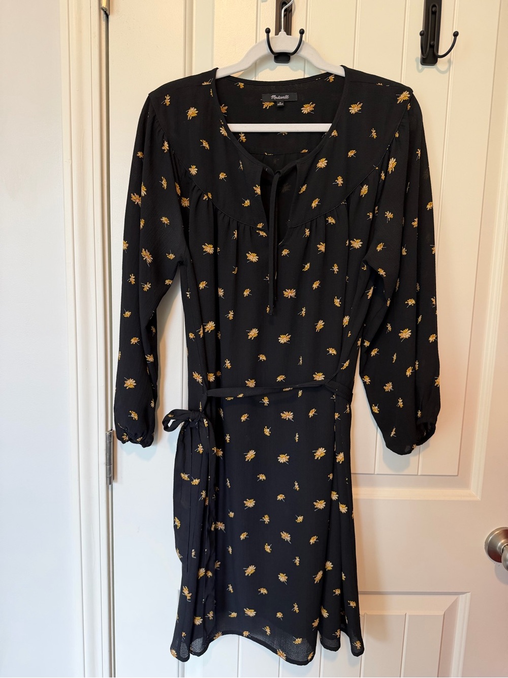 Madewell Black Floral Tie-Waist Dress in French Daisy - Medium